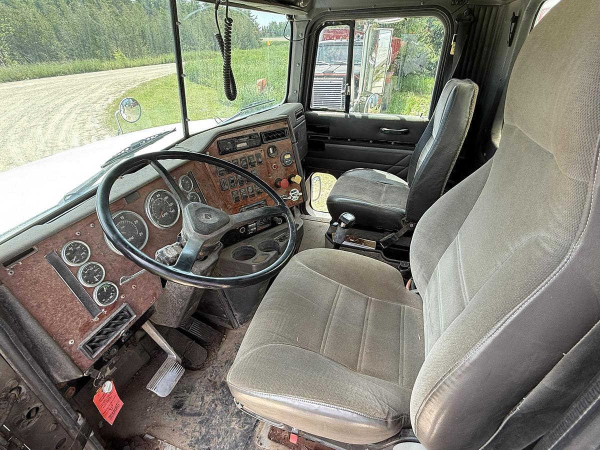 Used 1995 International Adam's 16 Ton Side Shooter Tender Box