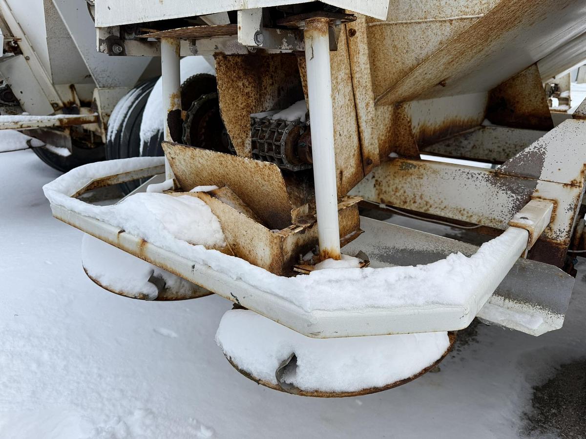 Used Willmar Super 800, 8 ton, Float Tires, Stainless Hopper