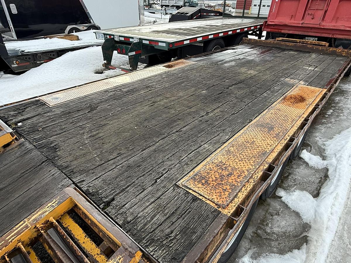 Used Hudson 23' Deck Over, Tri-Axle, Ramps