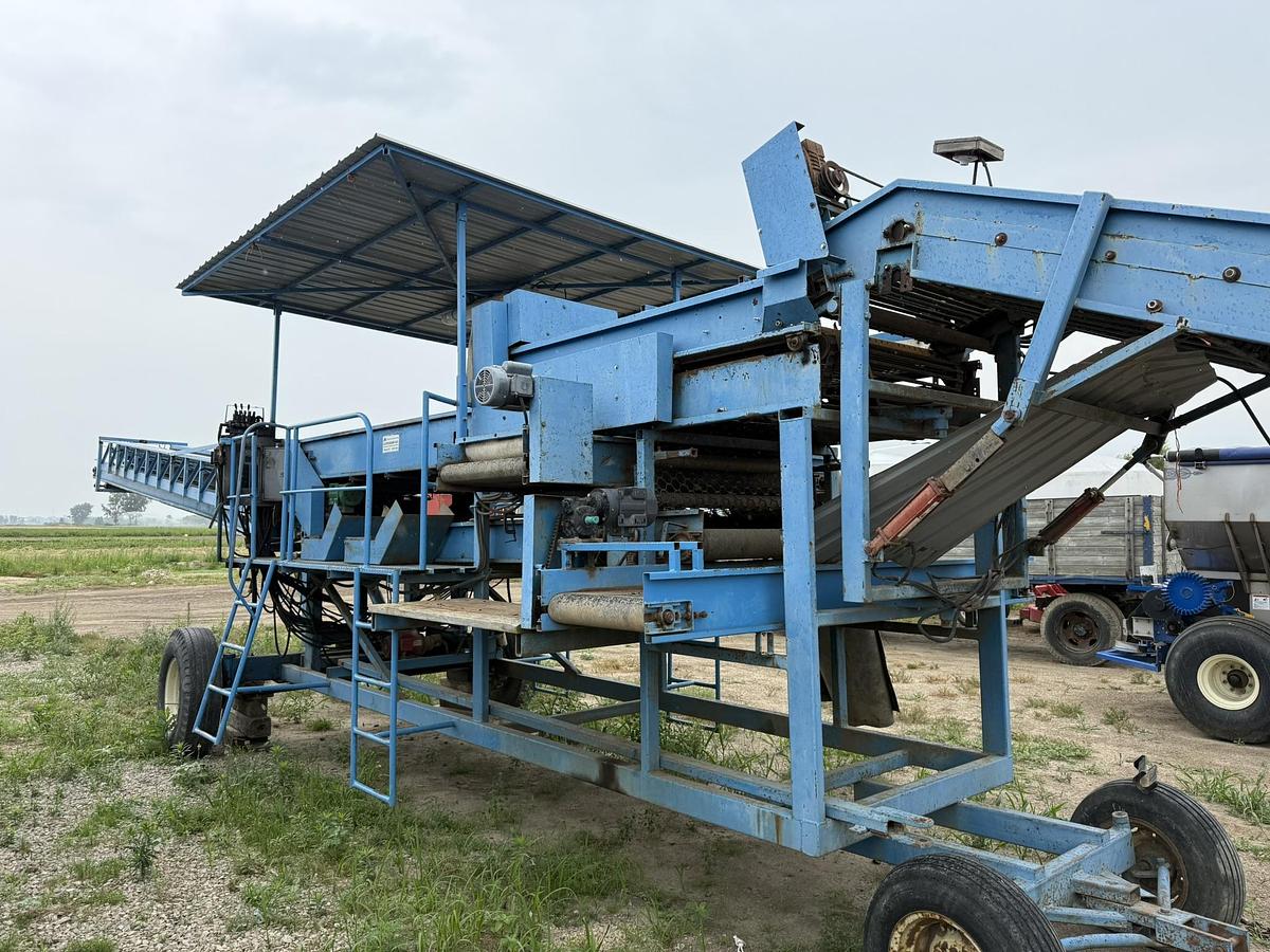 Used Alliston Machinery Bin Piler, 50' Telescopic Boom, 48" grading table, 2 Booms