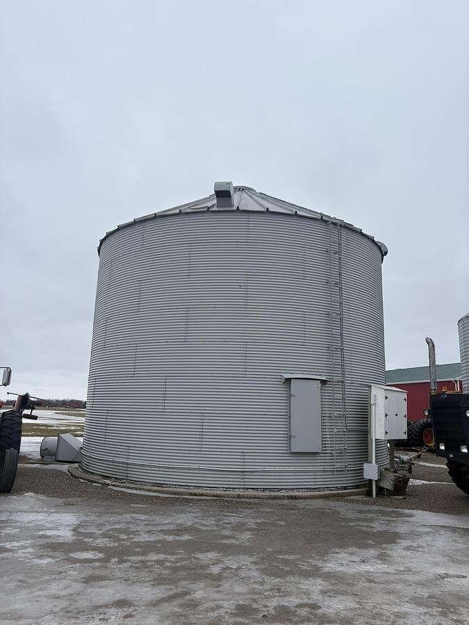 Used 2 Graneries For Sale, Vented Floors, Sweep Auger
