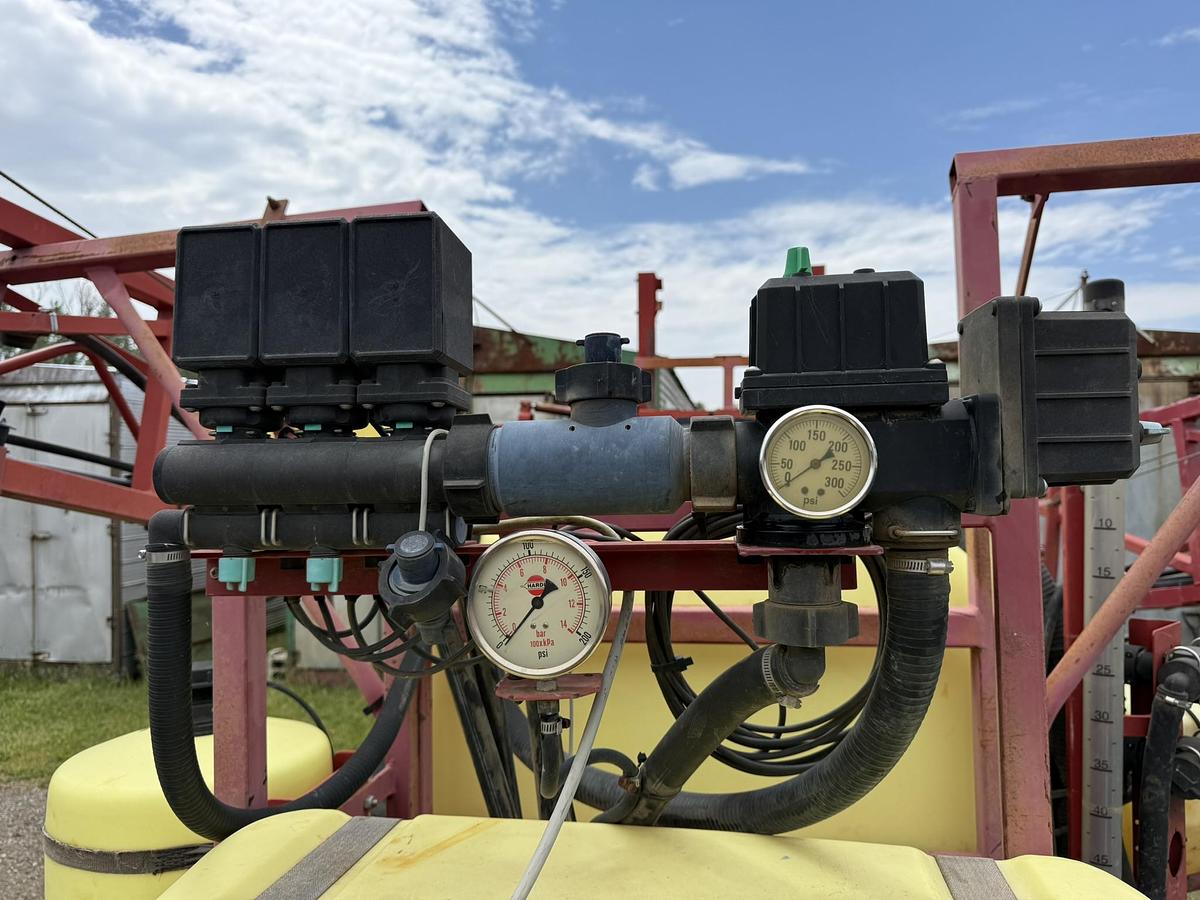 Used Hardi NAV550M Pull-Type Sprayer, 60', 550 Gallon, Eductor, Rise Tank