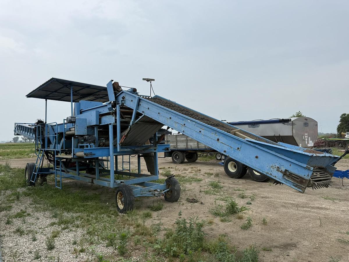 Used Alliston Machinery Bin Piler, 50' Telescopic Boom, 48" grading table, 2 Booms