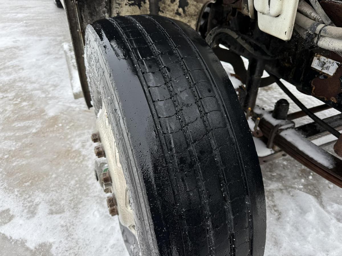 Used 2007 Freightliner Business Class M2, Cat C11, 10 SPeed, 26' Van Body