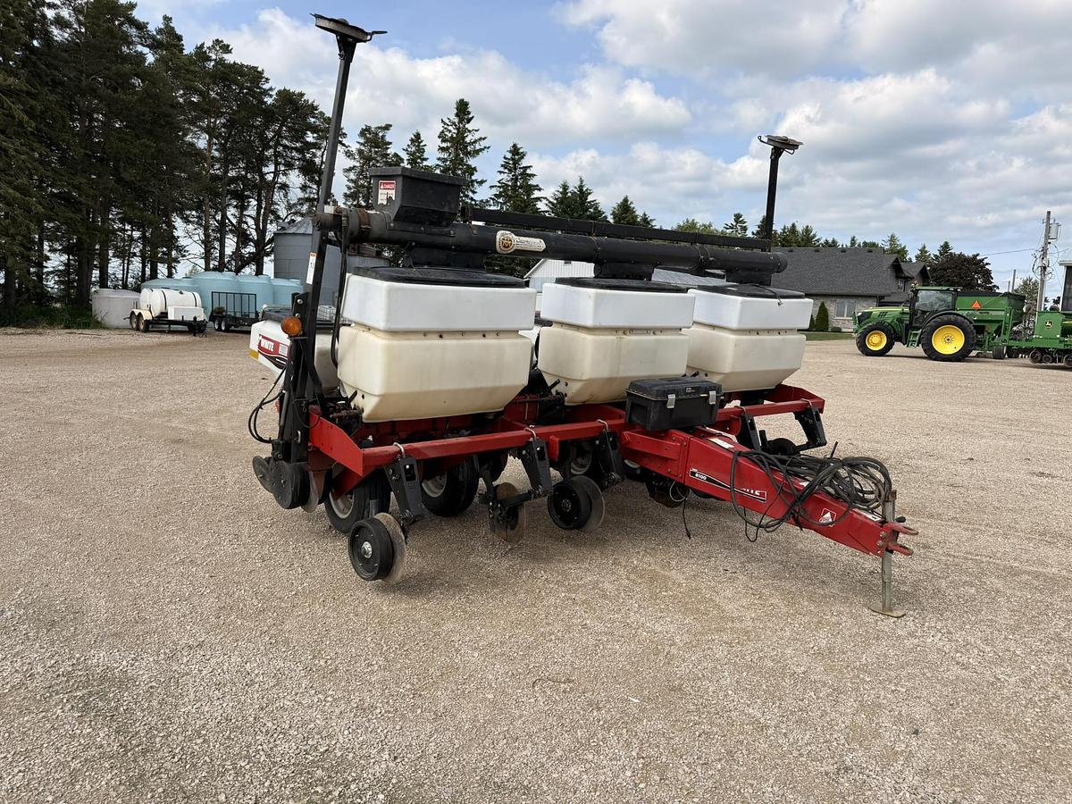 Used 2005 White 8106 6 Row Corn Planter, Precision Row Units