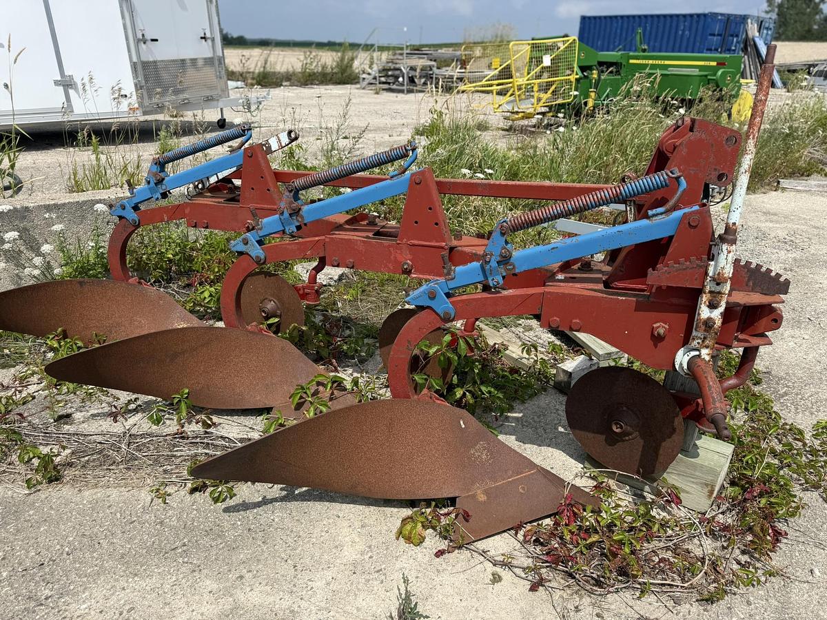 Used Overum 3 Furrow Full Mount 3pth Plow