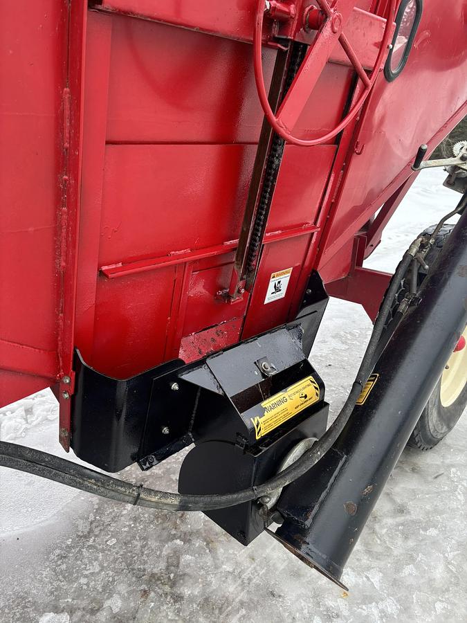 Used Bruns 400 Bushel Gravity Wagon With 14' Auger