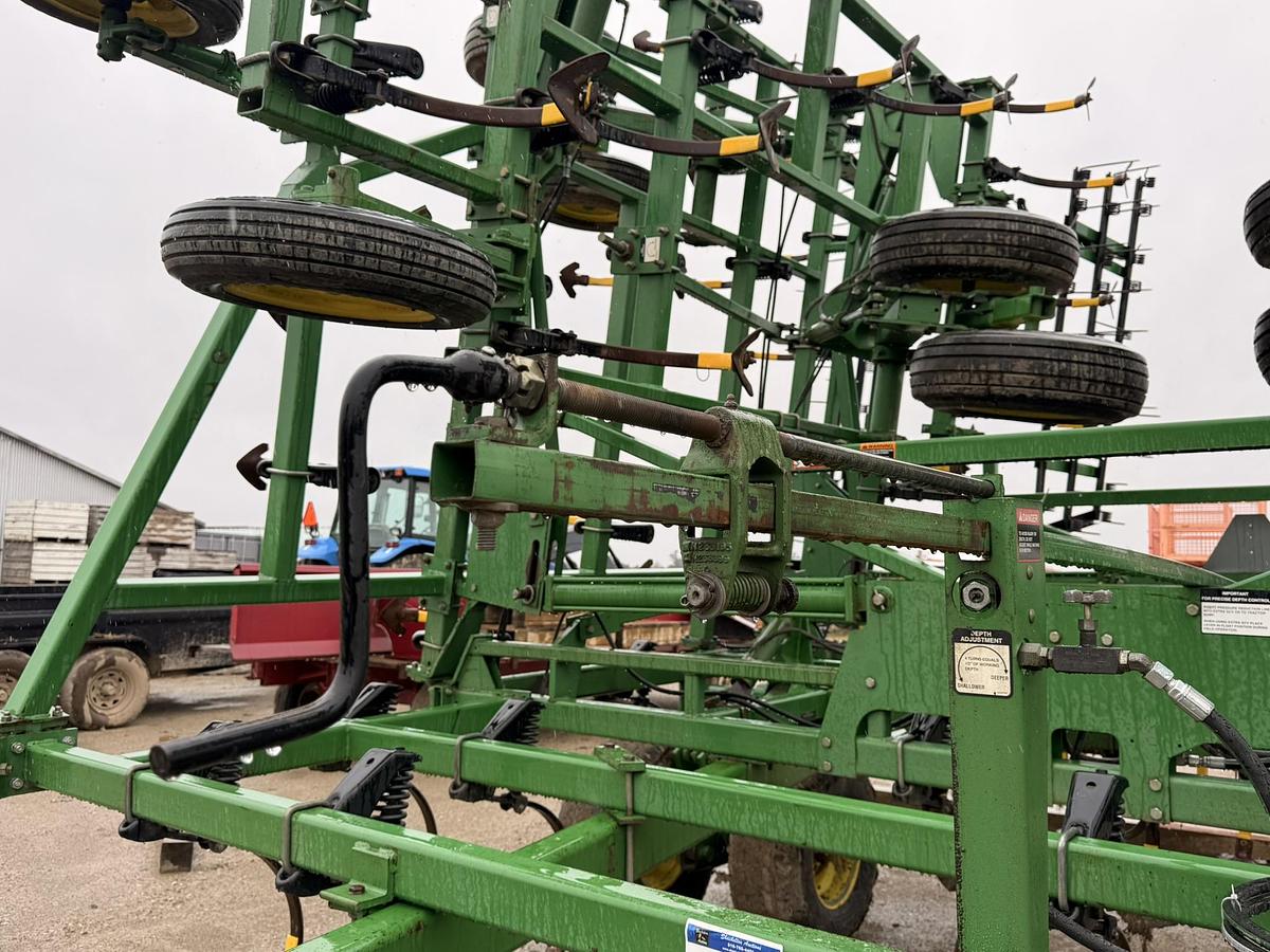 Used John Deere 985 49'5" 5 Section Cultivator