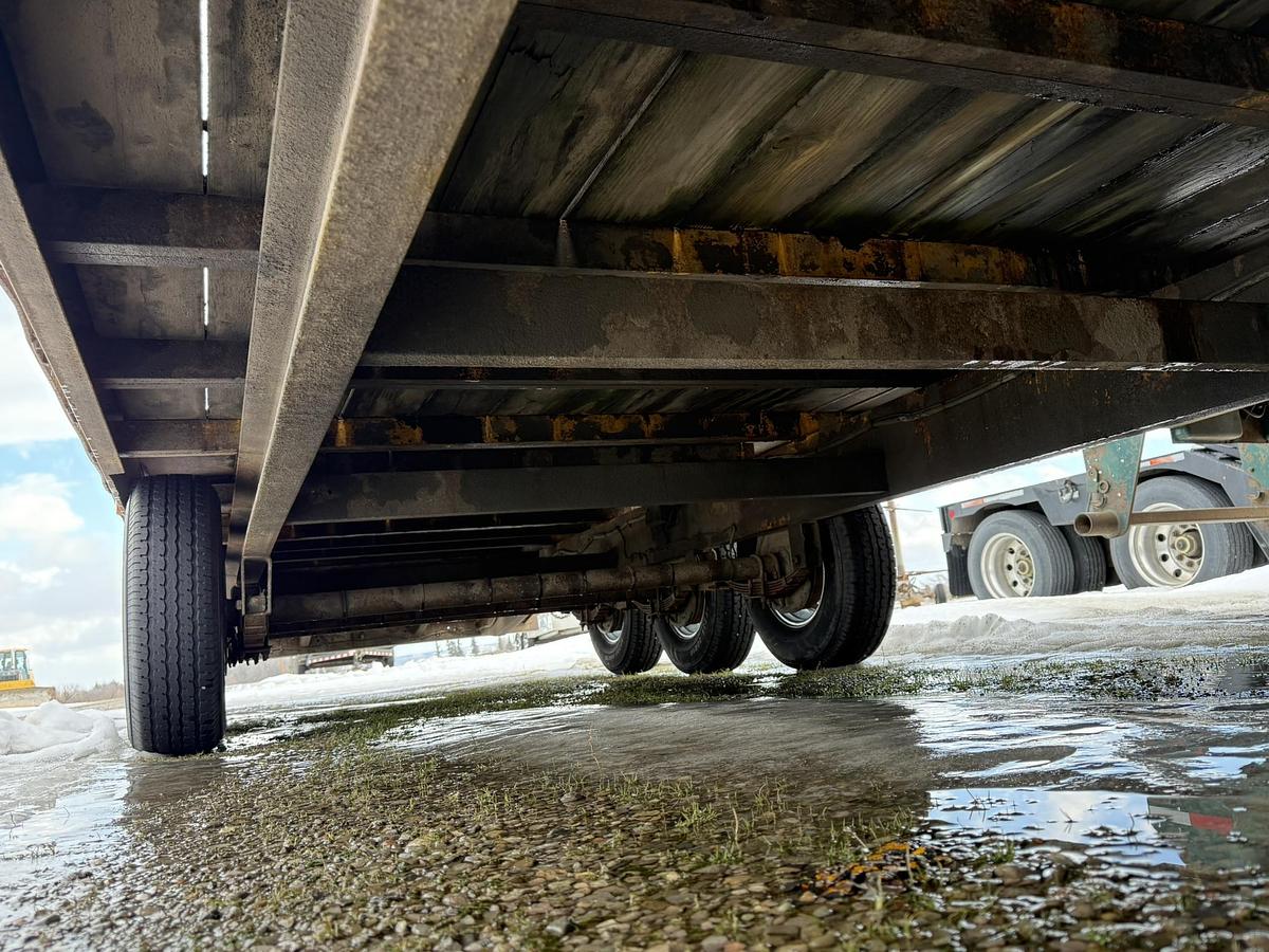 Used Hudson 23' Deck Over, Tri-Axle, Ramps