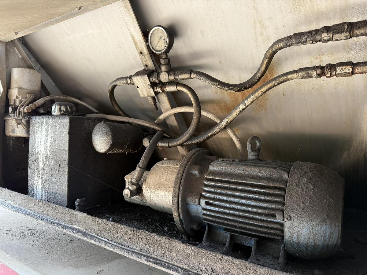 Used Alliston Machinery 24' Bulk Box With Tandem Axle Undercarriage