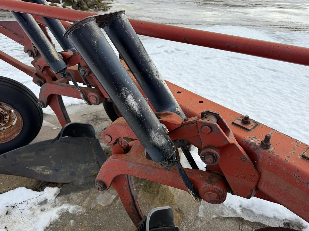 Used International 710 5 Furrow Plough