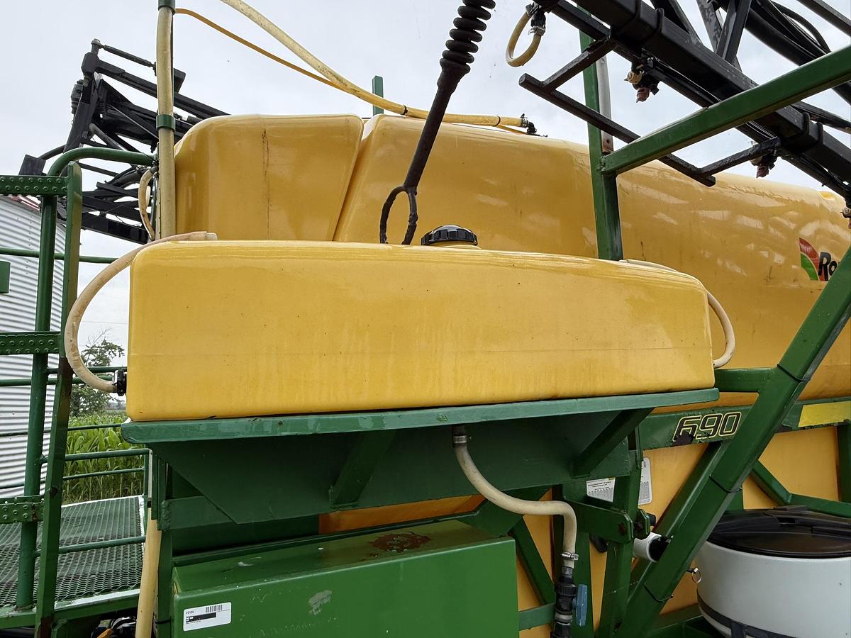 Used Redball 690, 2000 Gallon, 120' Boom,