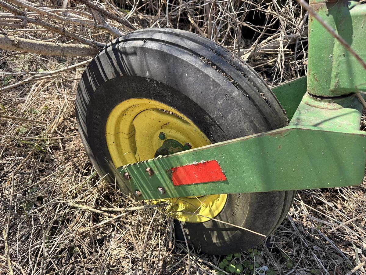 Used John Deere 995 5 Furrow Plow