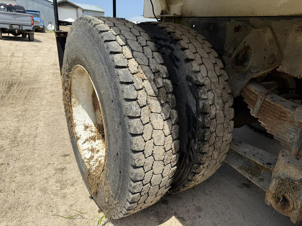 Used 1995 International Adam's 16 Ton Side Shooter Tender Box