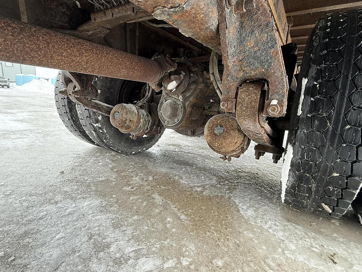 Used 2007 Freightliner Business Class M2, Cat C11, 10 SPeed, 26' Van Body