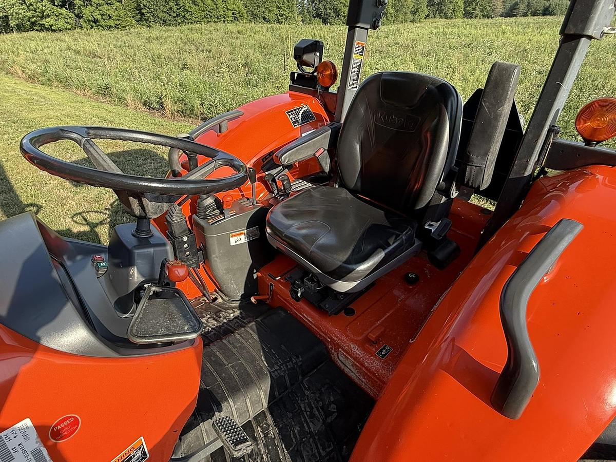 Used 2013 Kubota M7040 ROPS 4WD Loader Tractor