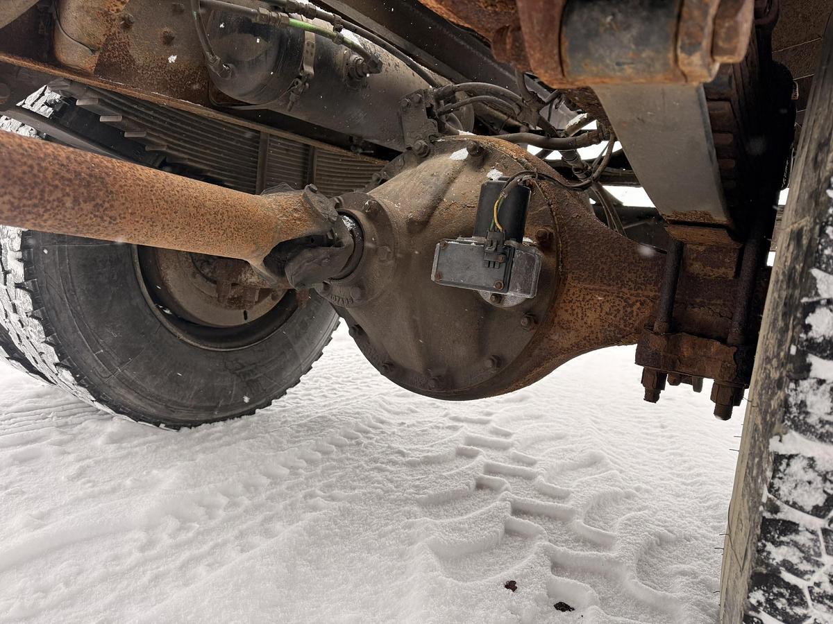 Used GMC Brigadier, 3028 Cat, Willmar Loadrunner 10