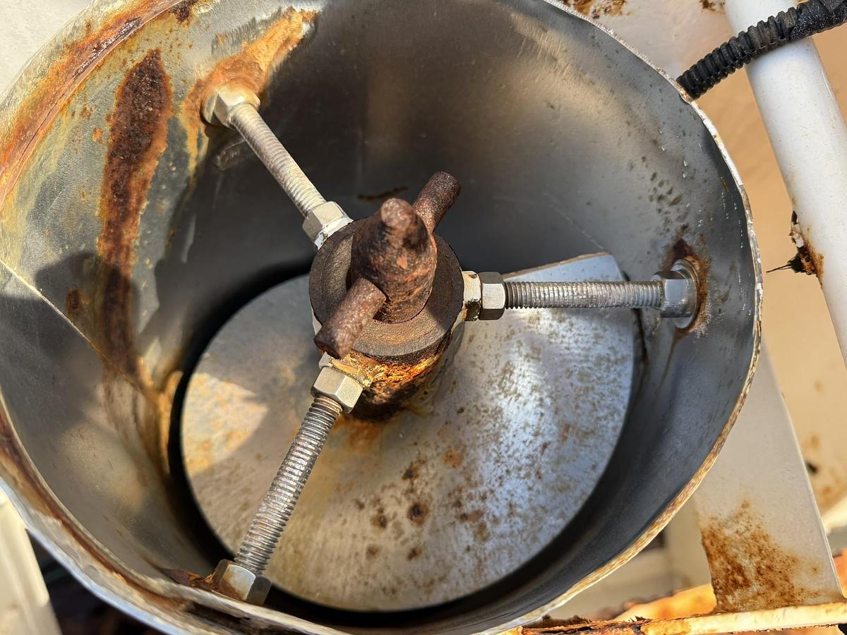 Used GMC Brigadier, 3028 Cat, Willmar Loadrunner 10