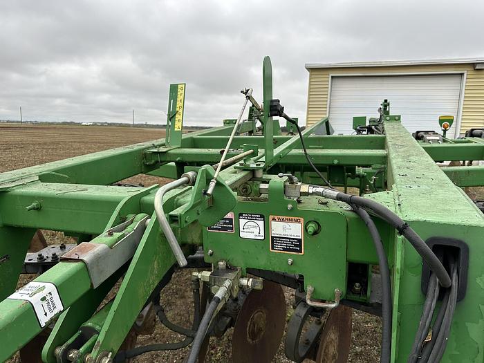 Used John Deere 2700 7 Shank Disk Ripper