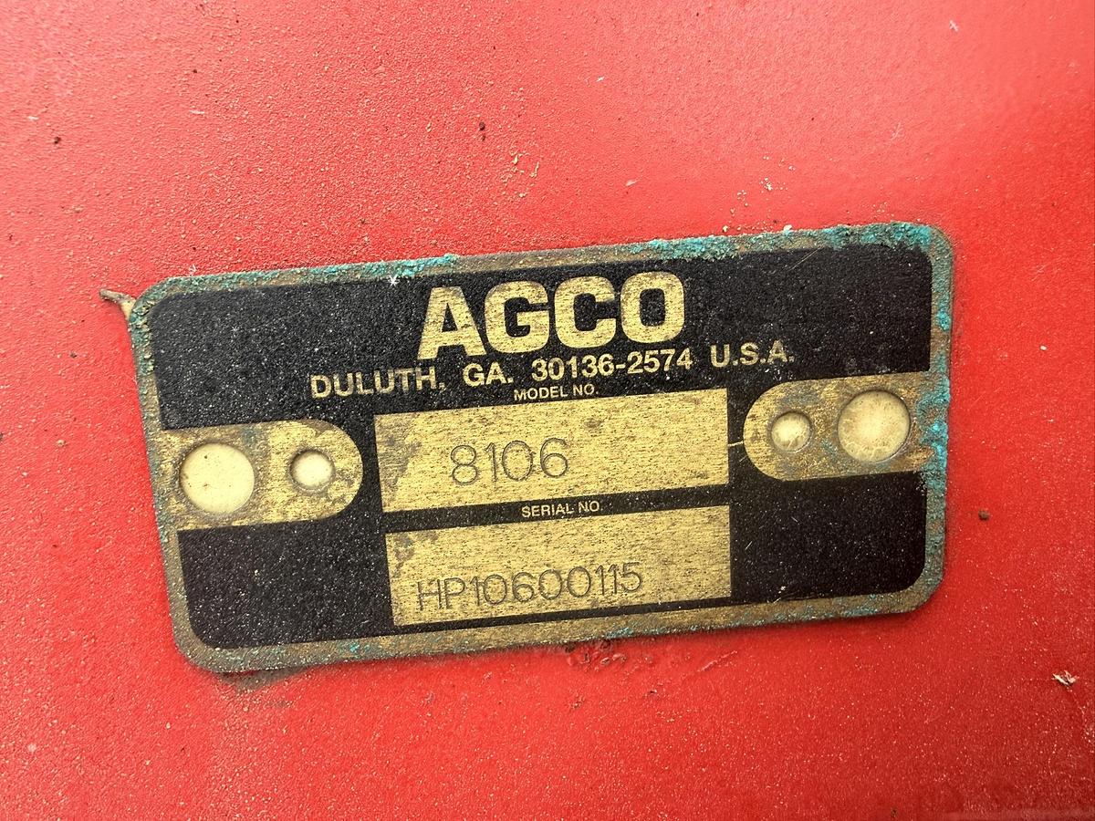 Used 2005 White 8106