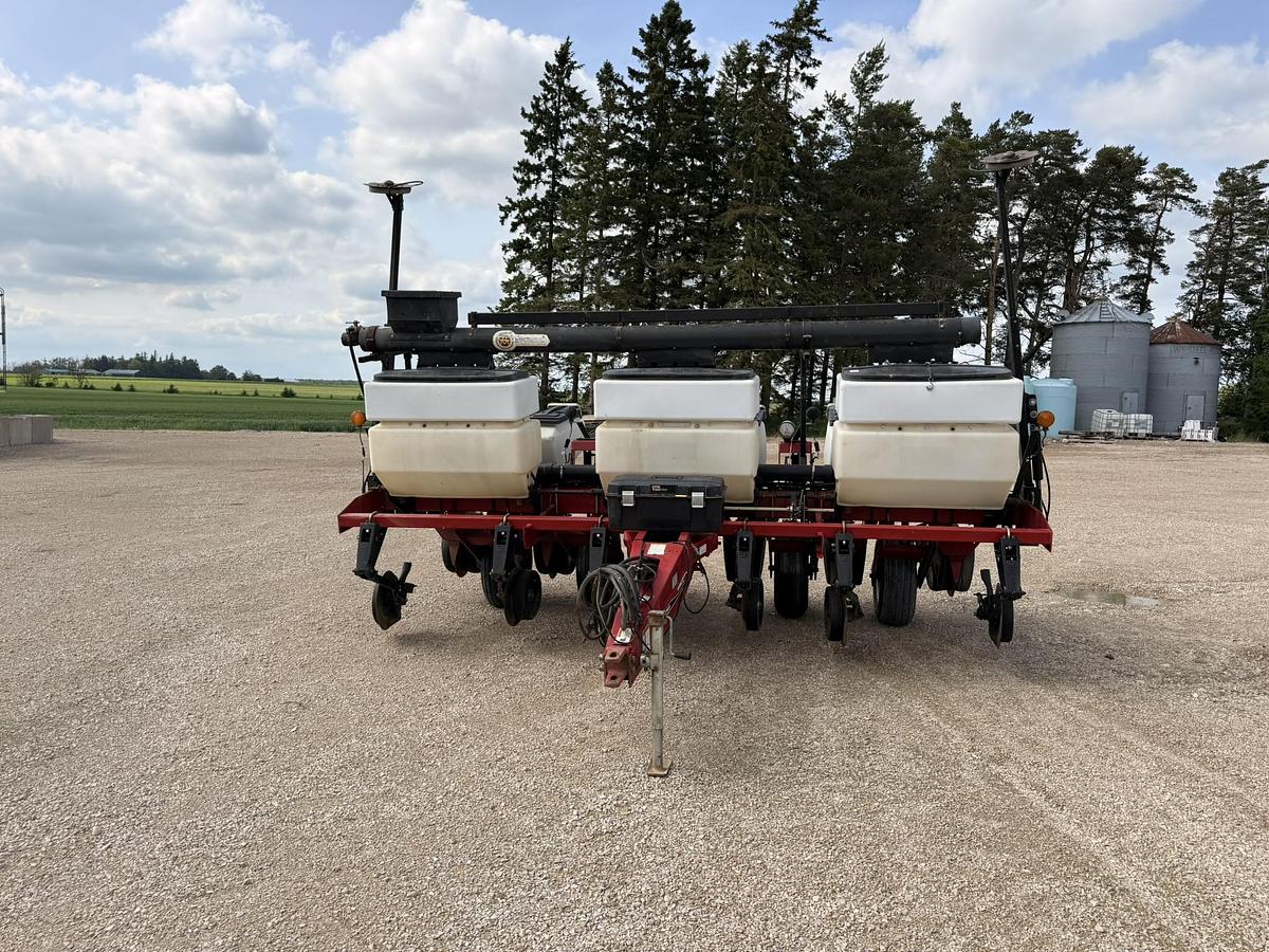 Used 2005 White 8106 6 Row Corn Planter, Precision Row Units