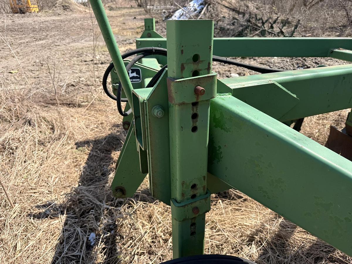 Used John Deere 995 5 Furrow Plow