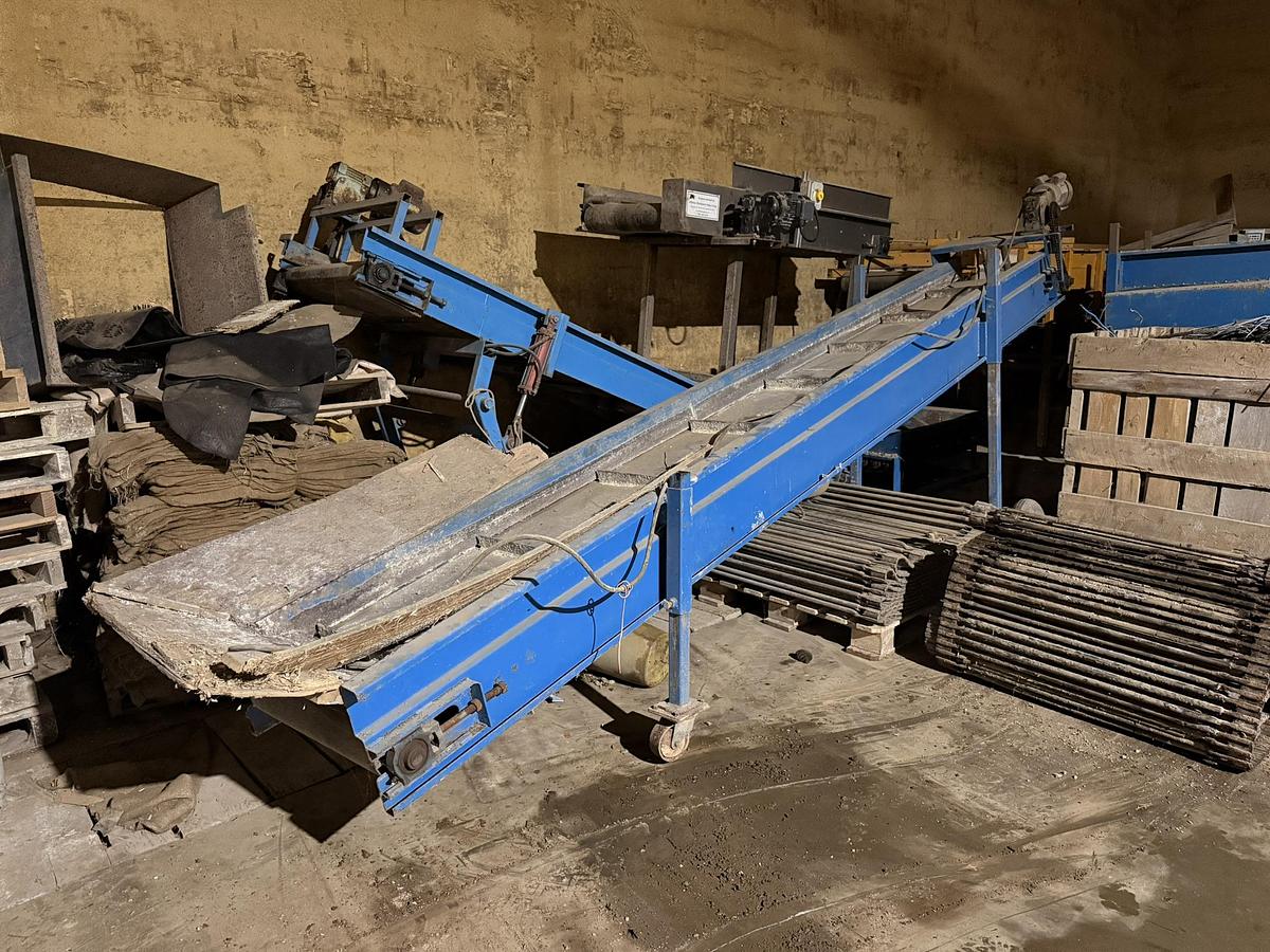 Used Alliston Machinery 16' Long By 22" Wide Belt Elevator Conveyor