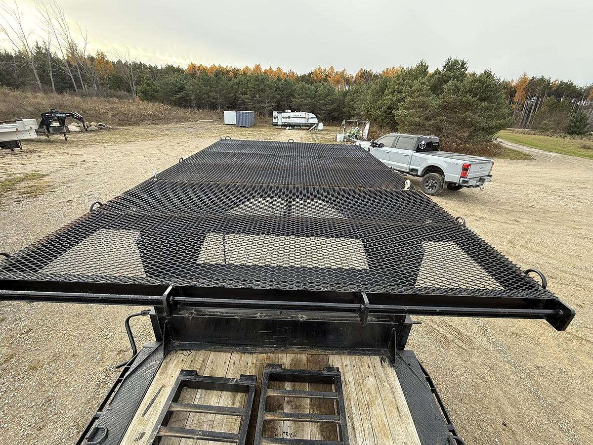 Used Load Trail 30' Goose Neck Tandem 7,000lbs