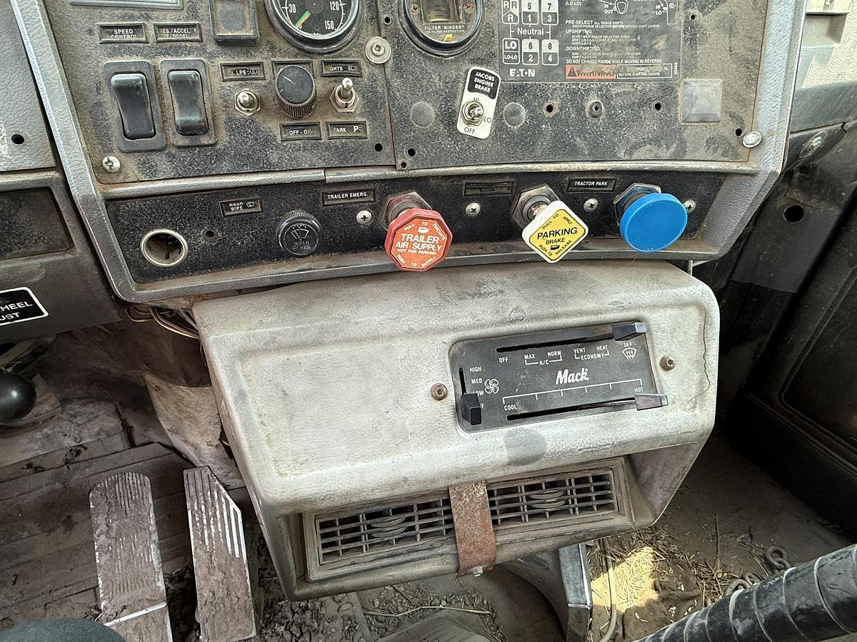 Used 1999 Mack Potato Bulk Box On Mack Truck