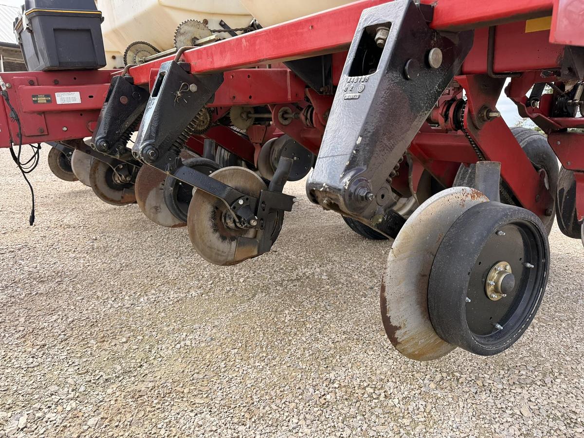 Used 2005 White 8106 6 Row Corn Planter, Precision Row Units
