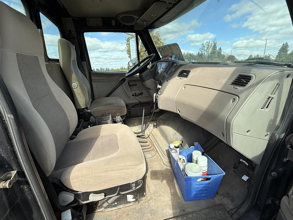 Used 2003 Sterling Willmar 16 Ton Seed Tender