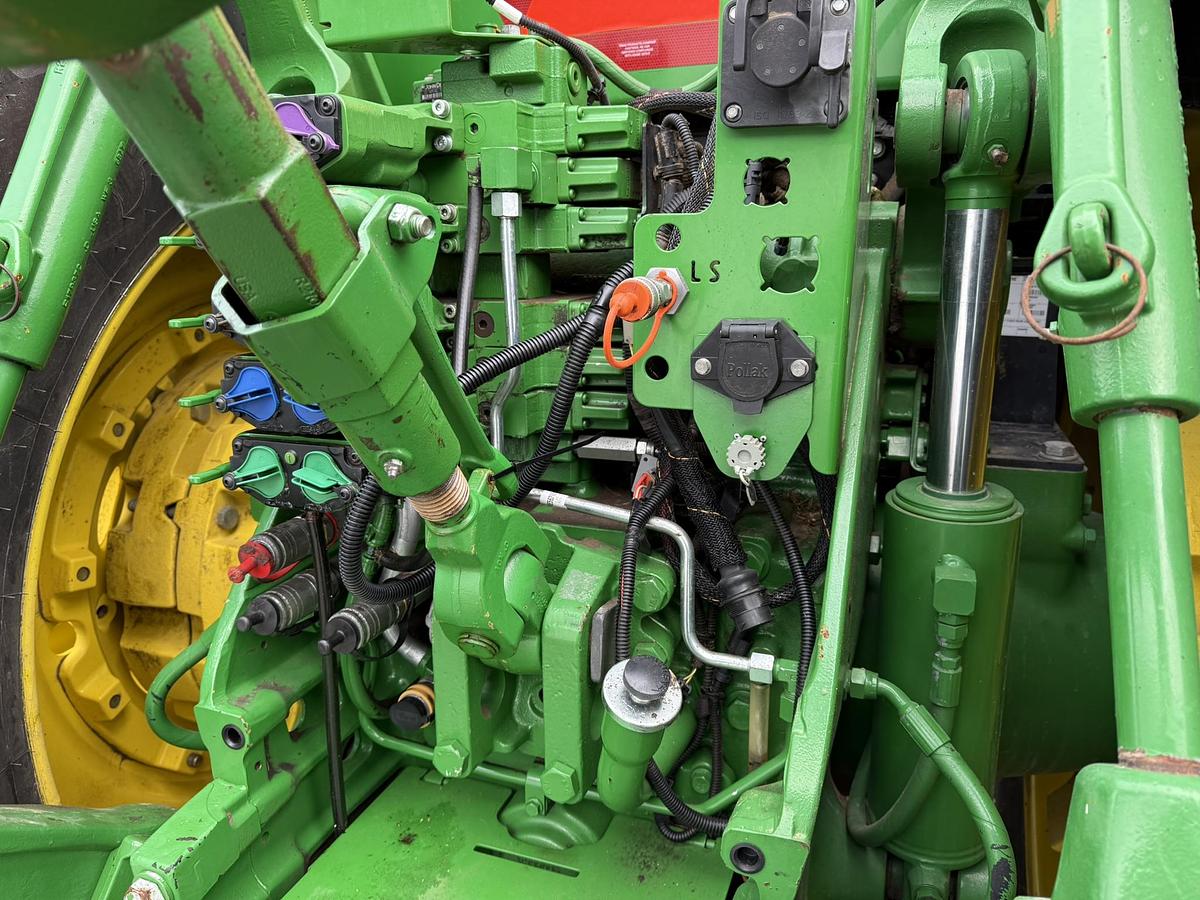 Used John Deere 8245R