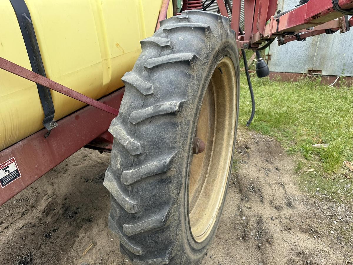 Used Hardi NAV550M Pull-Type Sprayer, 60', 550 Gallon, Eductor, Rise Tank