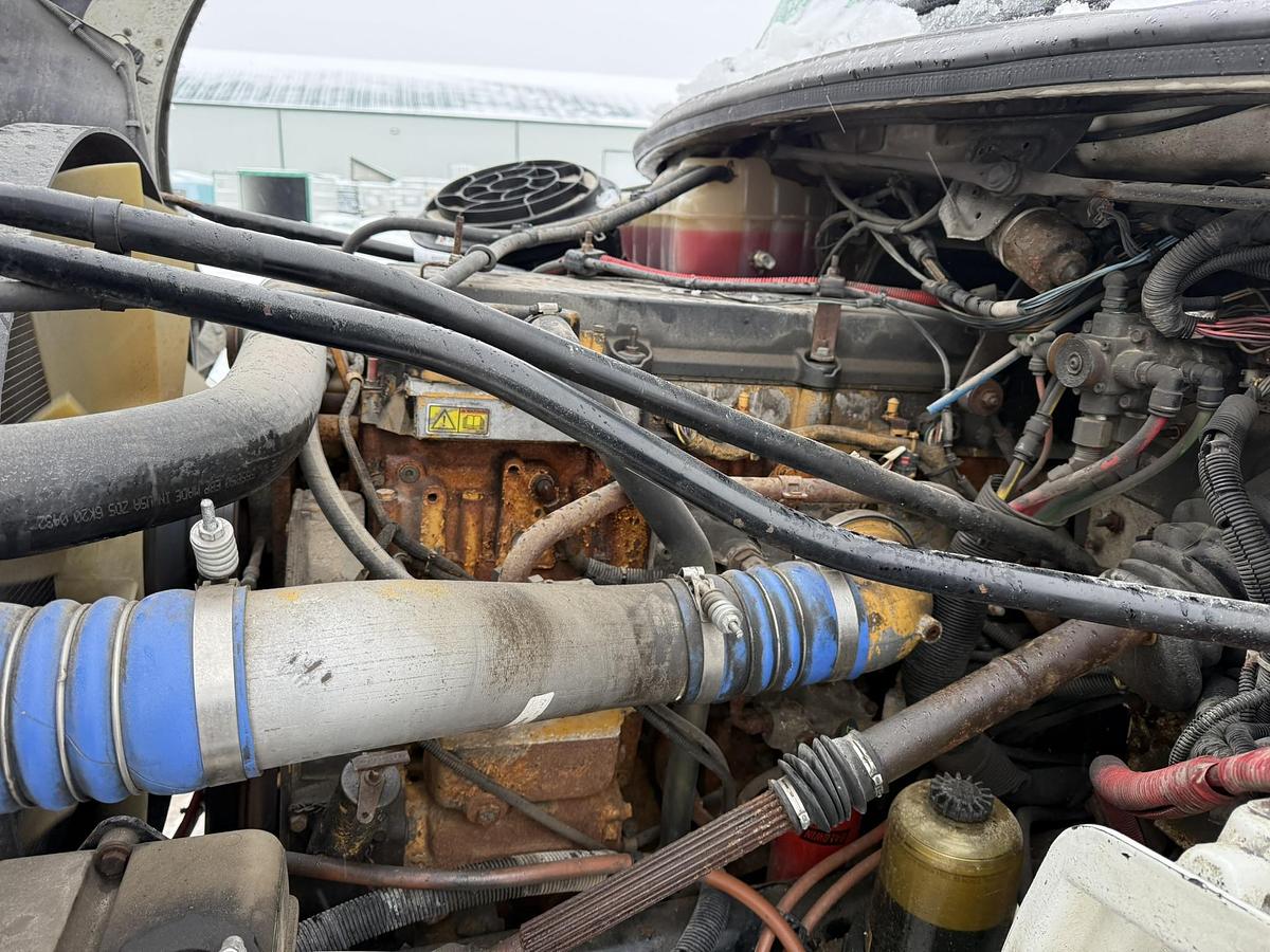 Used 2007 Freightliner Business Class M2, Cat C11, 10 SPeed, 26' Van Body