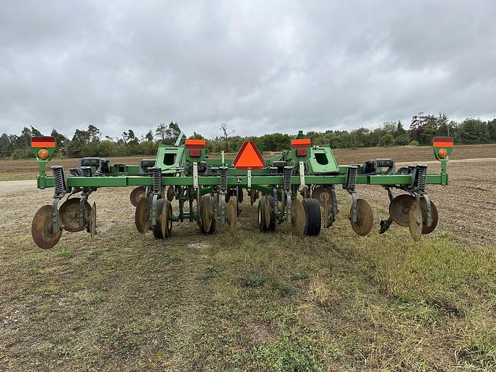 Used John Deere 2700 7 Shank Disk Ripper