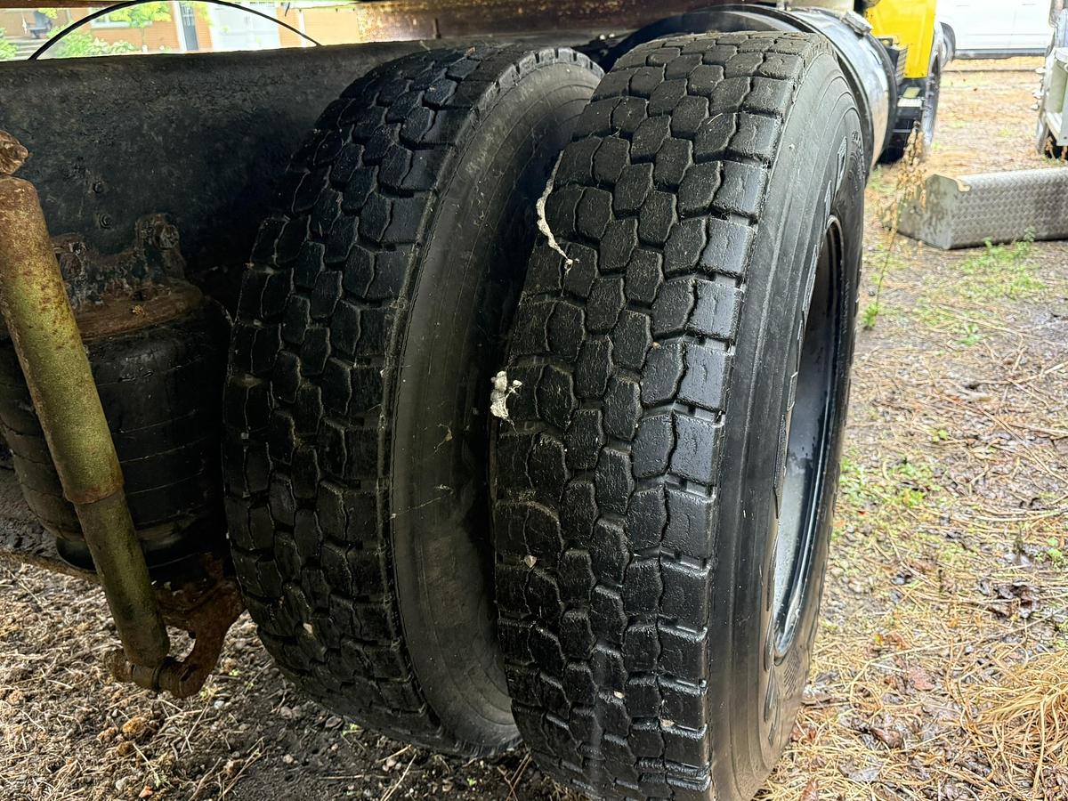 Used Western Star Cat 3406 8LL Eaton Alliston Machinery 24' Bulk Box