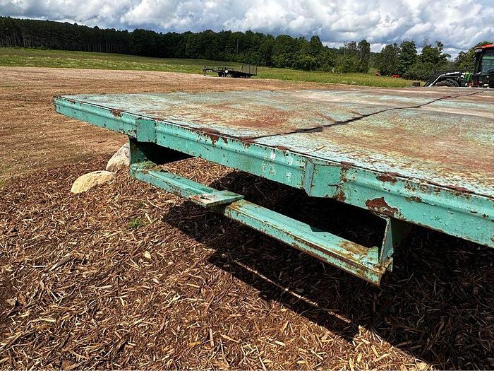 Used 32' Wagon, Tandem Axle 14,000lbs Undercarriage