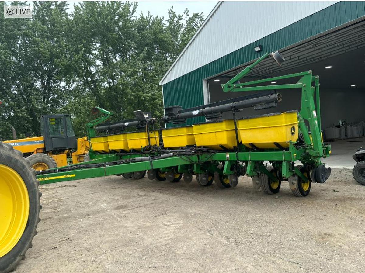 Used 2005 John Deere 1770, Markers, Dry Fert, Precision, V-Drive
