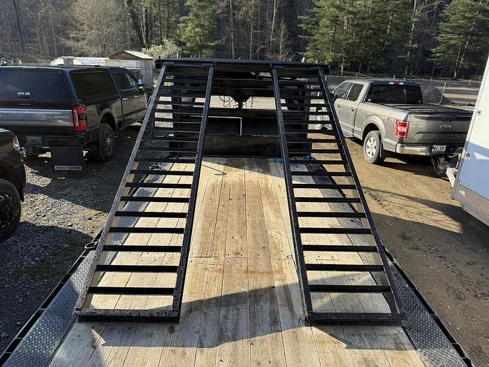 Used Load Trail 30' Goose Neck Tandem 7,000lbs