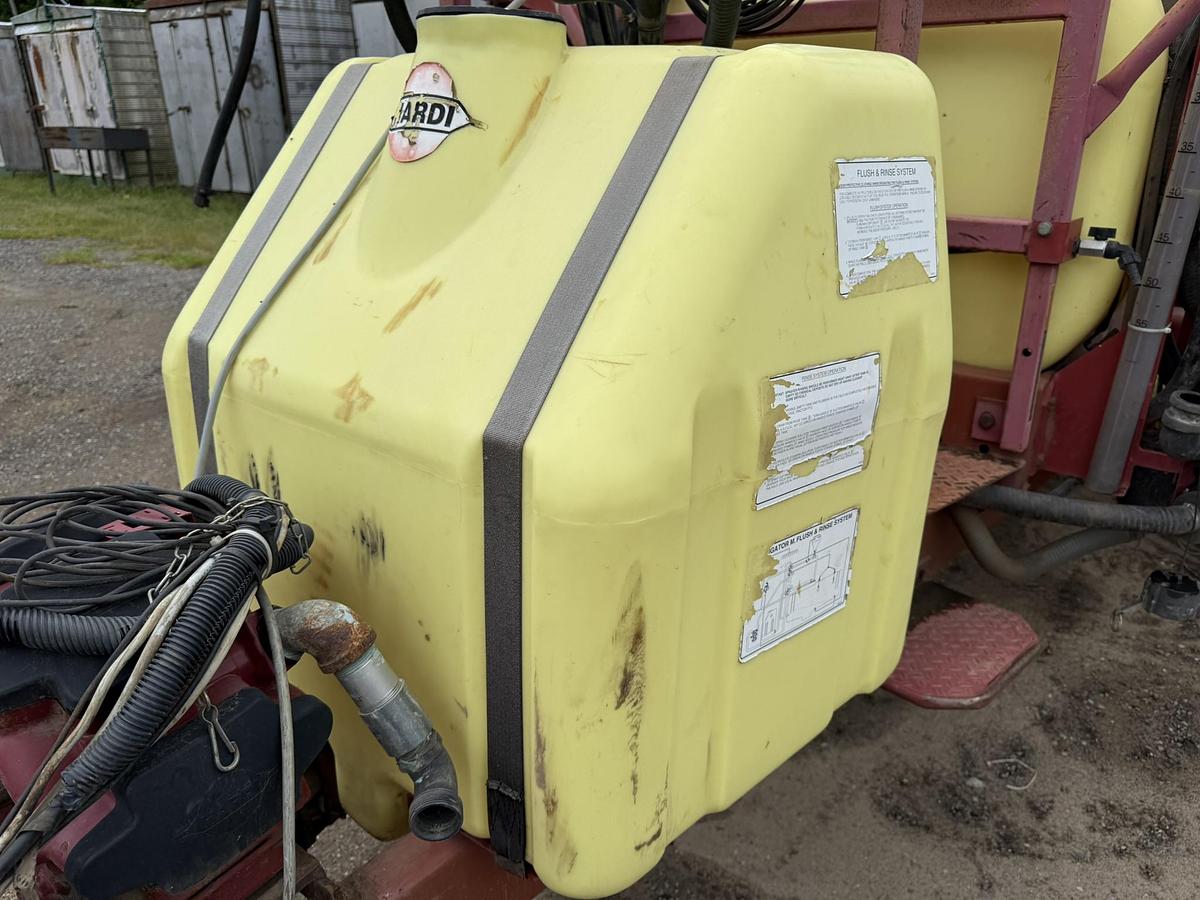 Used Hardi NAV550M Pull-Type Sprayer, 60', 550 Gallon, Eductor, Rise Tank