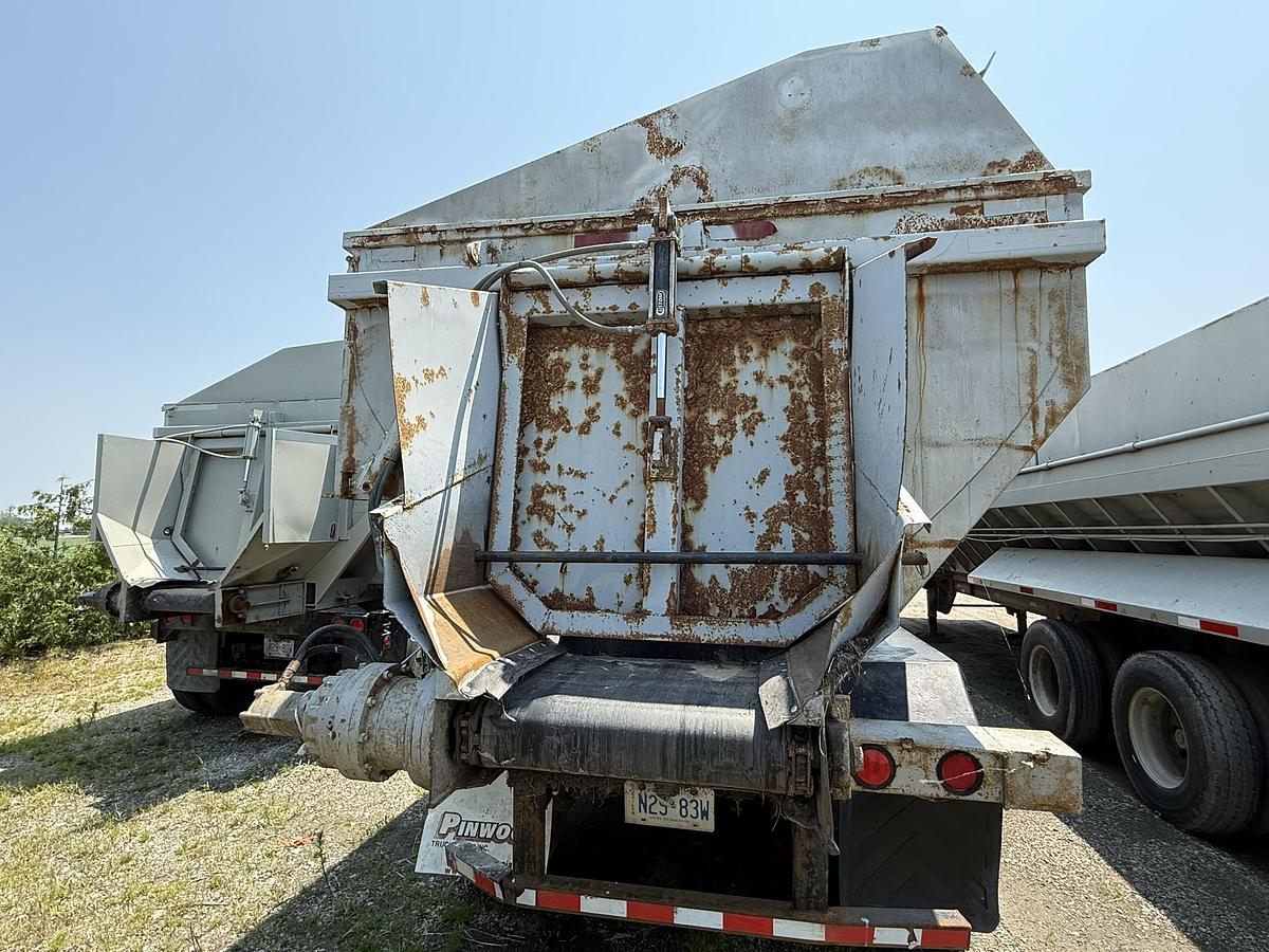 Used H.F. Stewart 40' Live Bottom Produce Trailer
