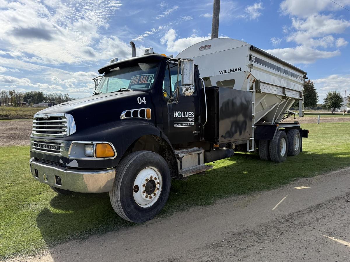 Used 2003 Sterling Willmar 16 Ton Seed Tender