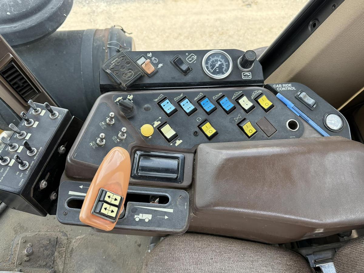 Used 2003 Rogator 1064, 1060 Gallon Tank, 90' Boom, Raven