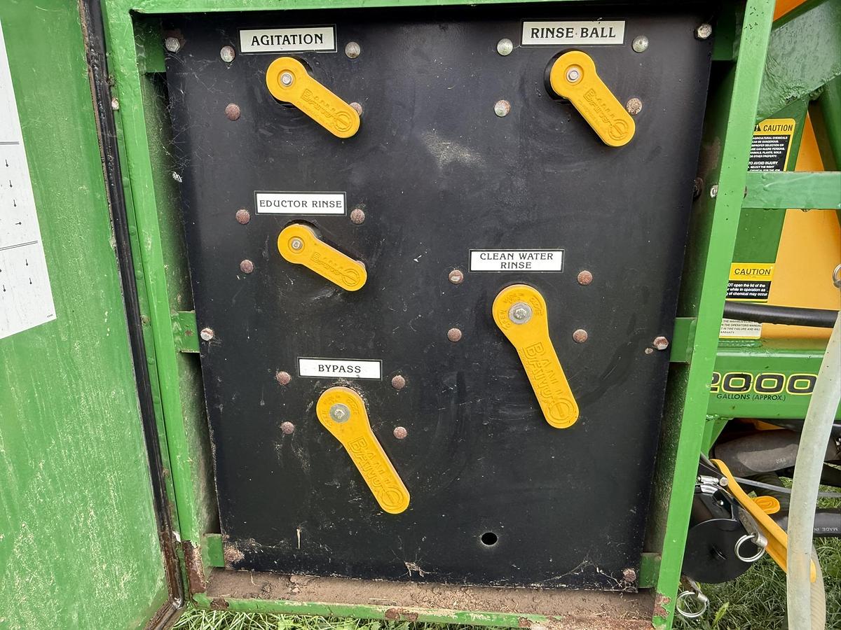 Used Redball 690, 2000 Gallon, 120' Boom,