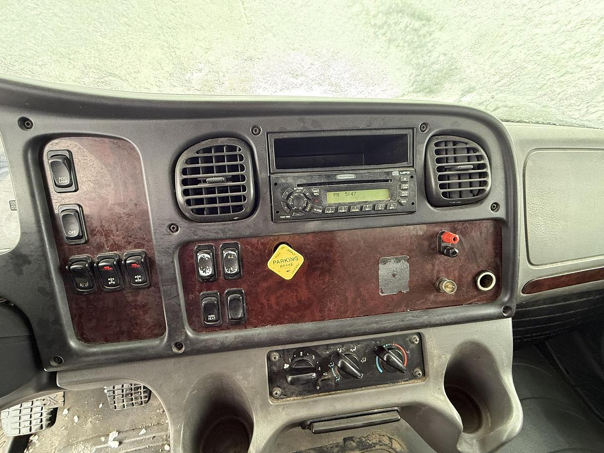 Used 2007 Freightliner Business Class M2, Cat C11, 10 SPeed, 26' Van Body