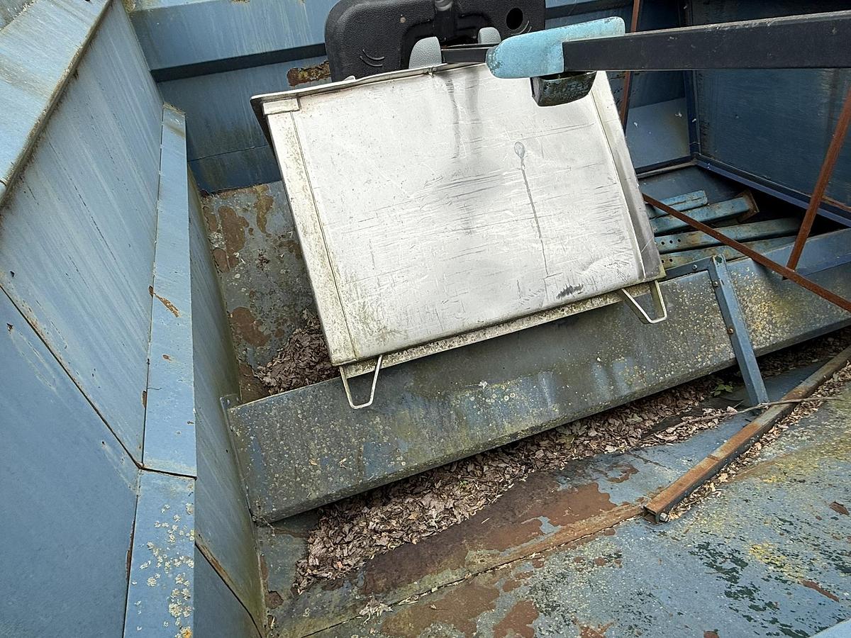 Used Alliston Machinery 500 CWT (25 ton) Hopper