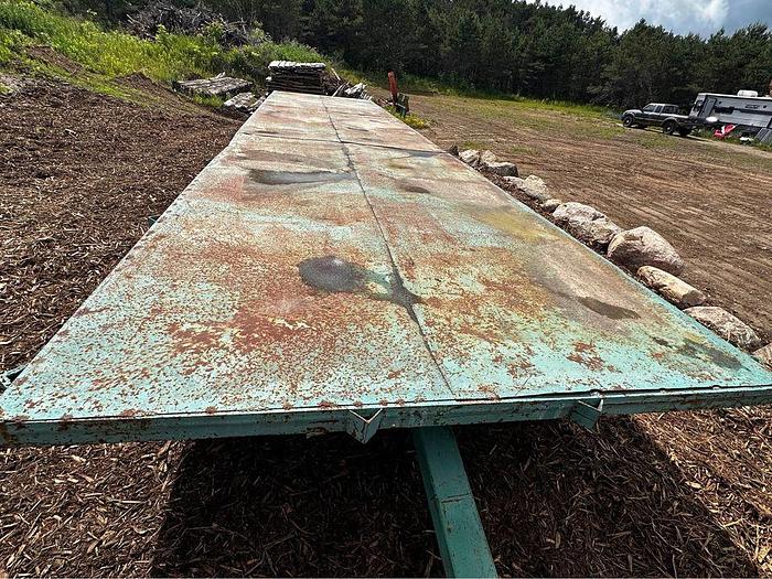 Used 32' Wagon, Tandem Axle 14,000lbs Undercarriage