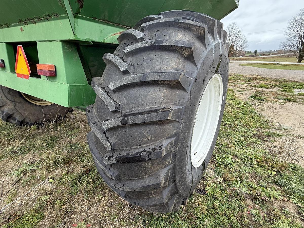 Used Unverferth 5000, Tarp, Lights, 500 Bushell