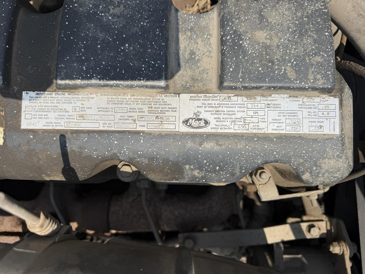 Used 1999 Mack Potato Bulk Box On Mack Truck