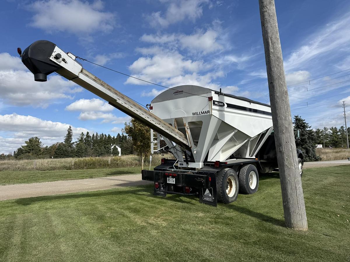 Used 2003 Sterling Willmar 16 Ton Seed Tender